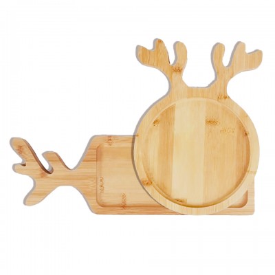 Square and round antlers made of bamboo are a must for Christmas parties